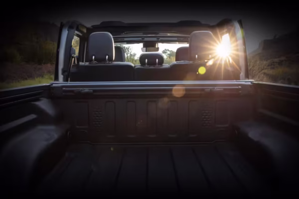 MY23-Gladiator-Exterior-Hero-Truck-Bed-Desktop.jpg.img.1440