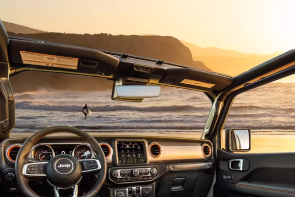 MY23-Gladiator-Interior-Hero-Beach-Hero-Desktop.jpg.img.1440