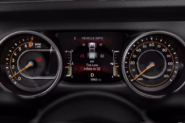 MY23-Gladiator-Safety-Security-SDP-Blurb-Rail-Tire-Pressure-Monitoring-Desktop.jpg.img.1440