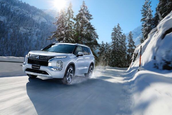 23MY_OE_LHD_MV_driving_in_snow